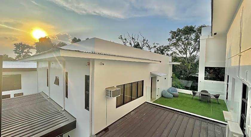 Lighthouse Point Hotel