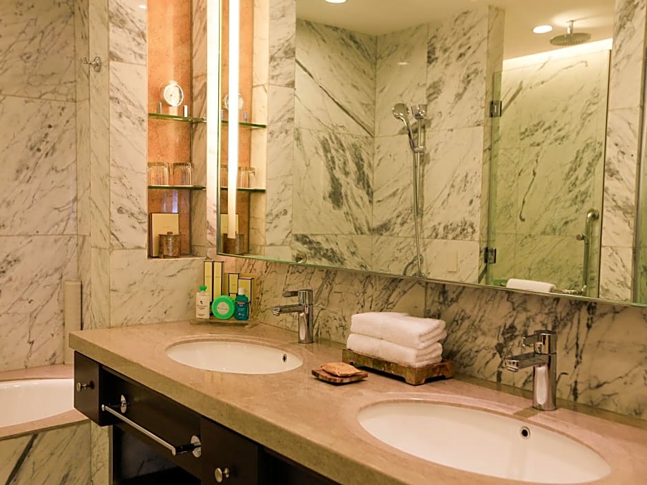 Edsa Shangri-La Manila