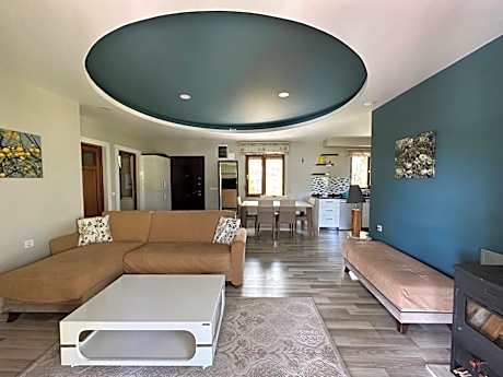 Bungalow with Garden View