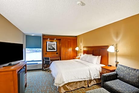 King Room with Sofa Bed and Study - Non-Smoking