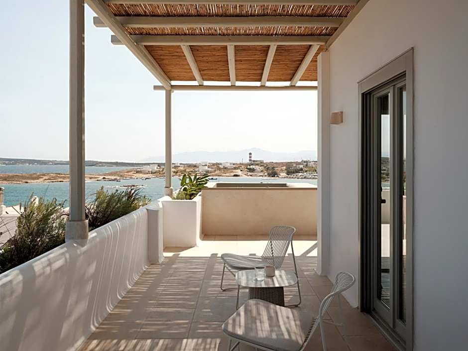 Akria Seaside Suites