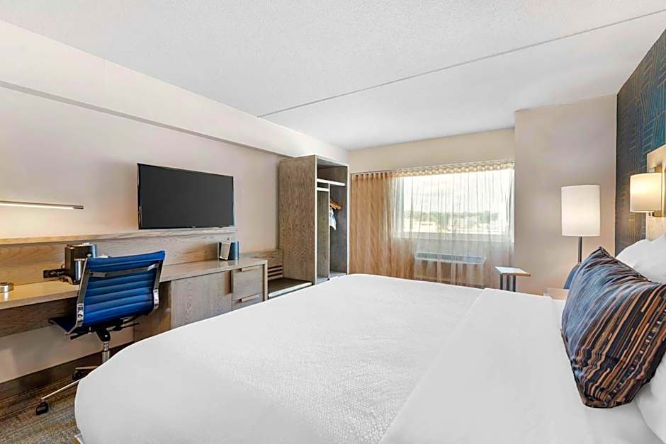 Best Western Plus Landmark Inn
