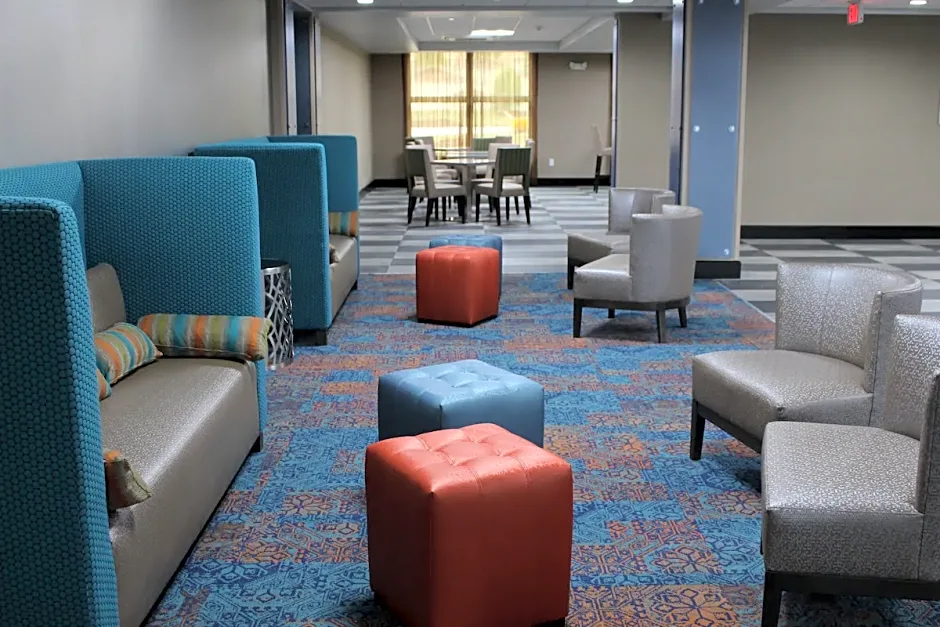 Holiday Inn Express & Suites SHAWNEE-KANSAS CITY WEST