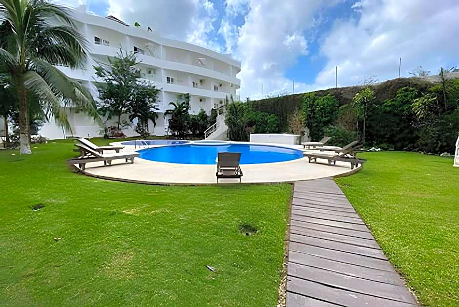 Minimalist Studio with Pool and FREE Scooter