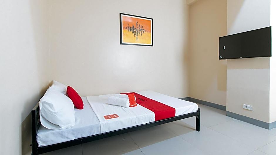 RedDoorz Plus @ Torre De Manuel Residences 1