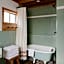 Daunts Albatross Motel