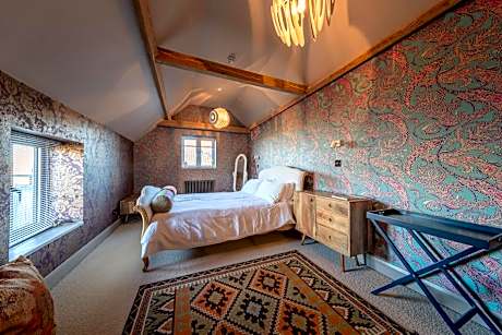 Deluxe Double Room with Shower