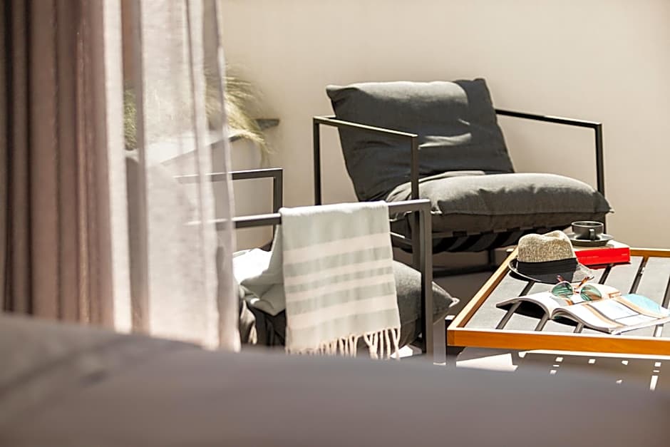 11 Enteka Acropolis Suites