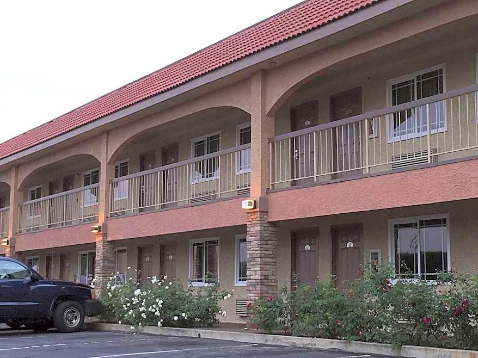 Industry Inn & Suites