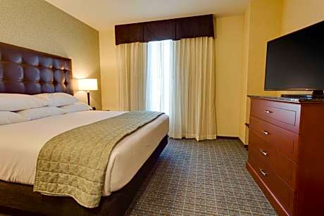 Deluxe King Meeting Room – Hearing Accessible, Tub