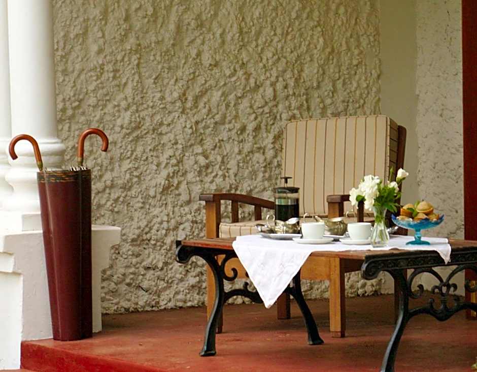 Leeuwenbosch Shearers Lodge - Amakhala Game Reserve