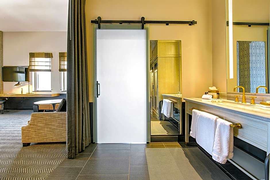 WATERMARK Baton Rouge, Autograph Collection by Marriott