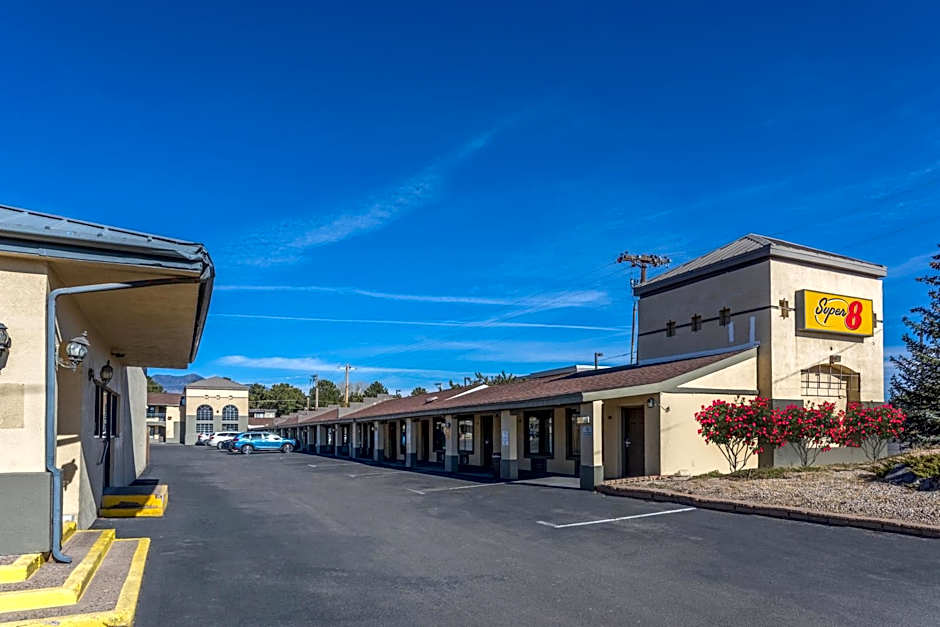 Super 8 by Wyndham Conference Center NAU/Downtown