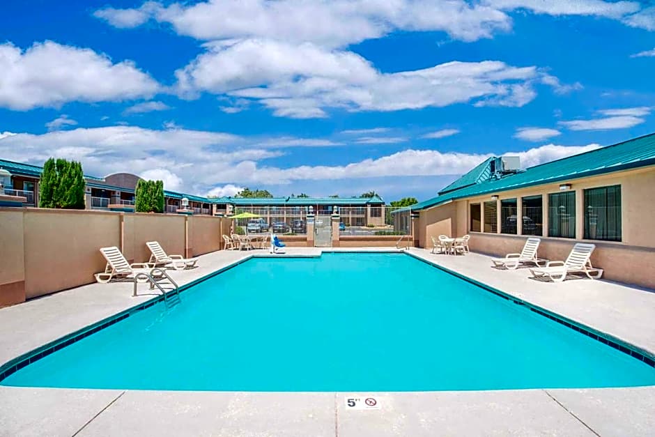 Days Inn by Wyndham Roswell