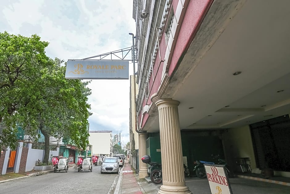 OYO 406 Royal Parc Inn & Suites