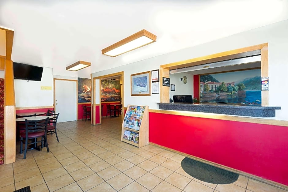 Super 8 by Wyndham Sheridan