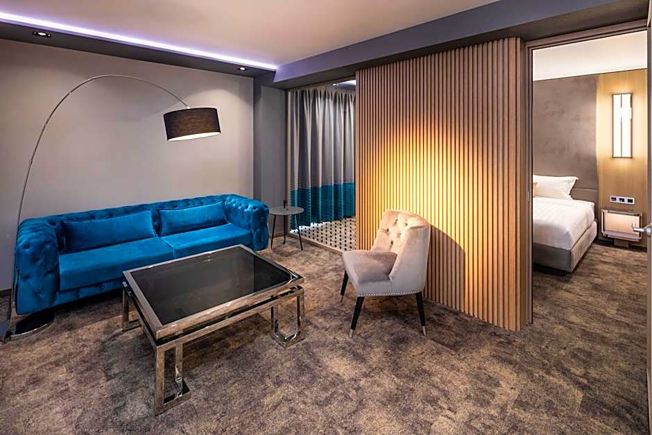 -- ESTE PARK HOTEL -- part of Urban Chic Luxury Design Hotels - Parking & Compliments - next to Shopping & Dining Mall Plovdiv