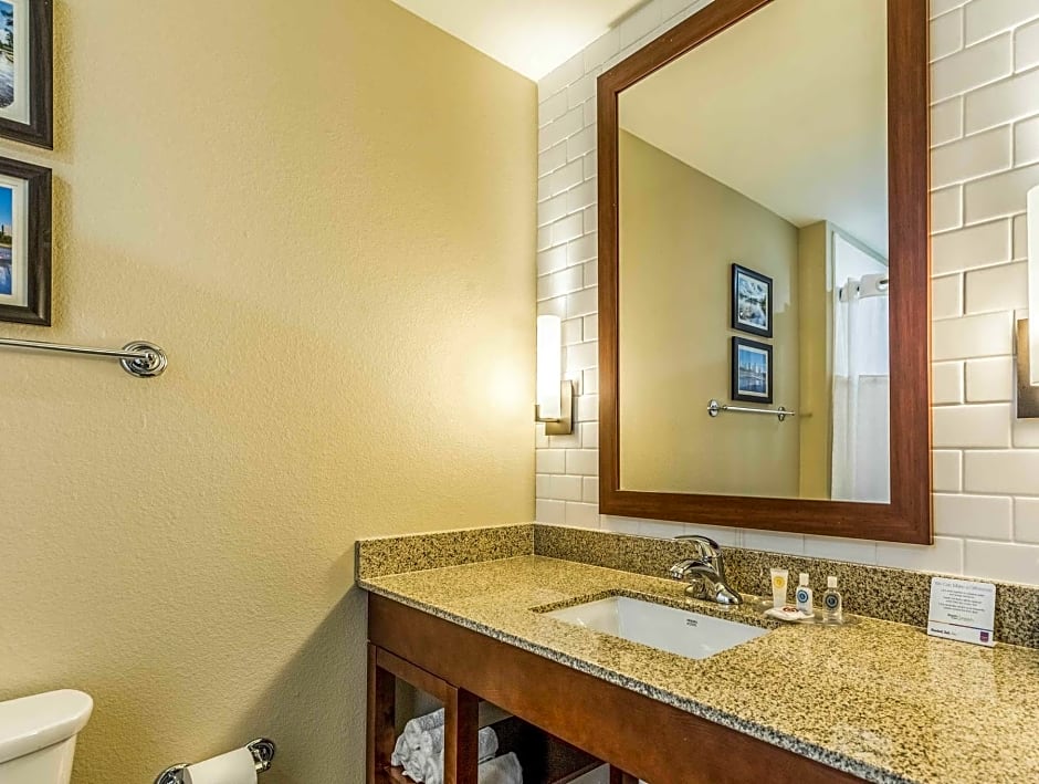 Comfort Suites
