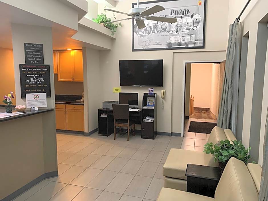Super 8 by Wyndham Pueblo