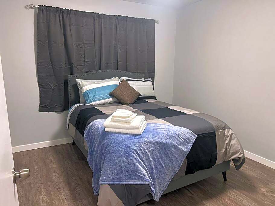 Cute Highland Park Upper B Unit