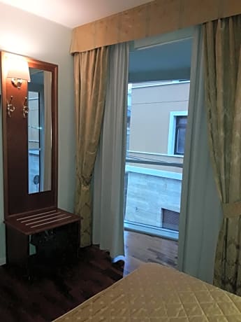 Small Double Room - Disability Access