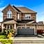 Oshawa Family Haven - Luxury 7BR Villa with Cozy Fireplaces & Hot Tub