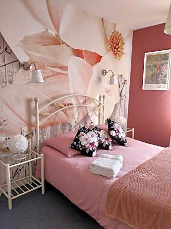 Family Room with Garden View