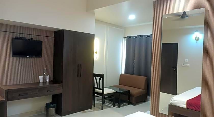 Hotel Shelter- 150 M From Lucknow Railway Station