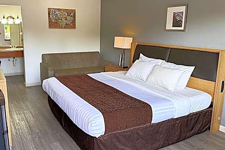 1 King Bed, Non-Smoking