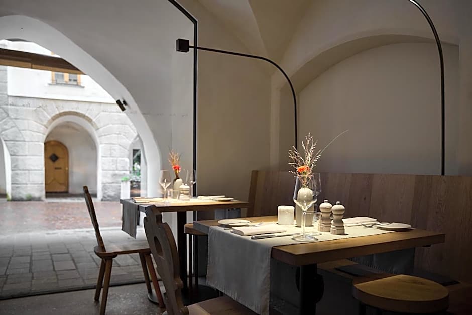 fink Restaurant & Suites