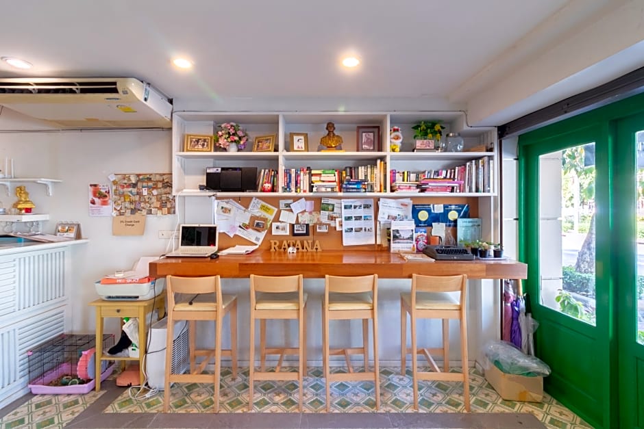 Ratana Boutique Hostel by ZUZU