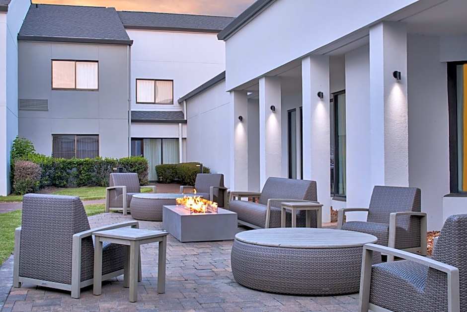 Courtyard by Marriott Memphis Airport