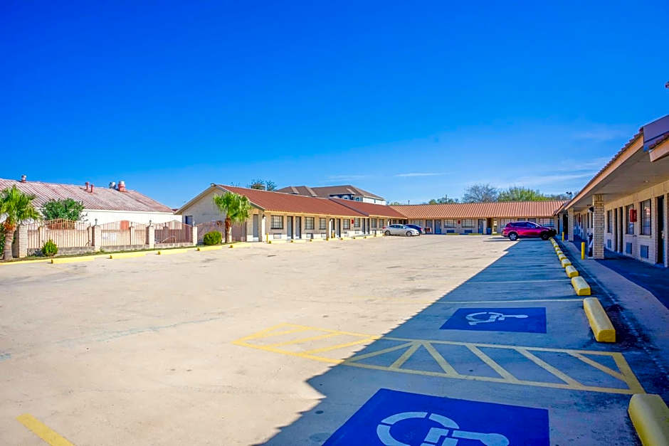 Pleasanton Executive Inn By OYO