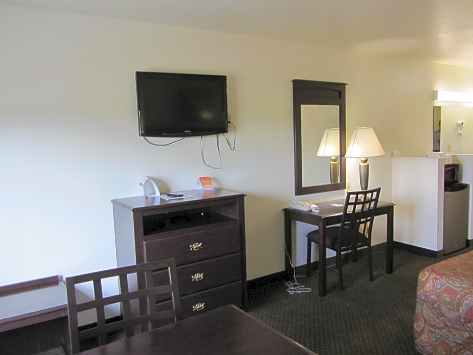 Howard Johnson by Wyndham Lubbock TX