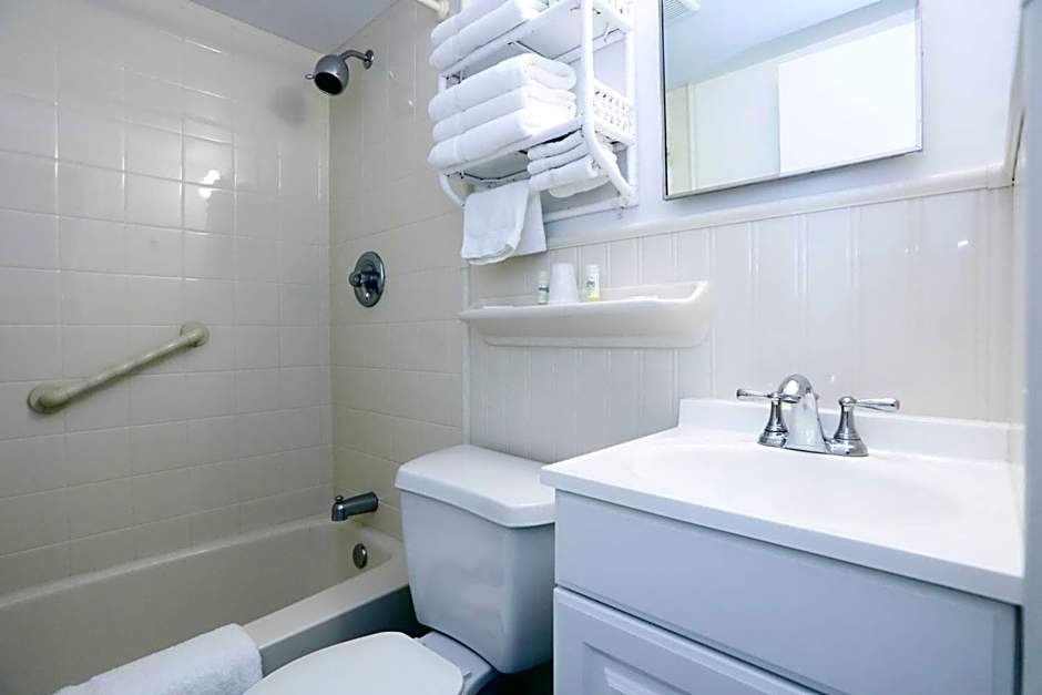 Commander by the Sea Motel