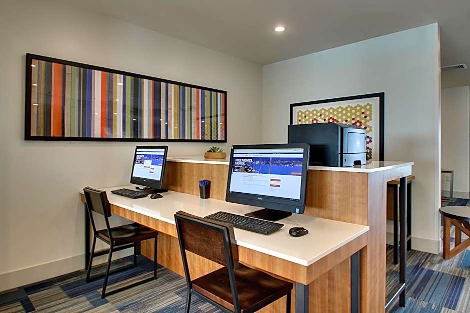 Holiday Inn Express & Suites Lancaster East - Strasburg By IHG