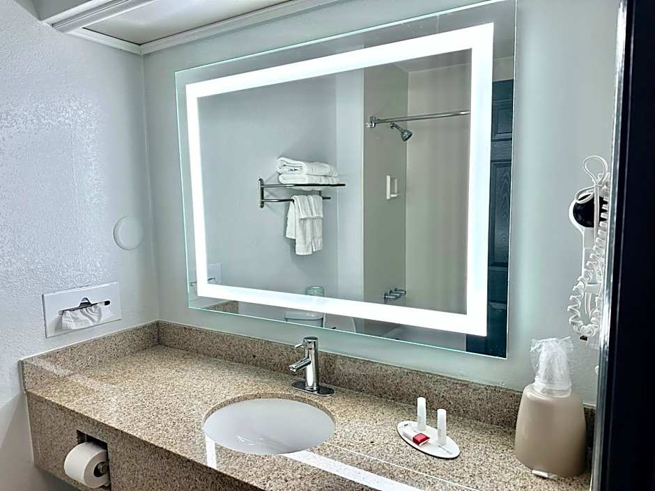 Baymont by Wyndham Kansas City KU Medical Center