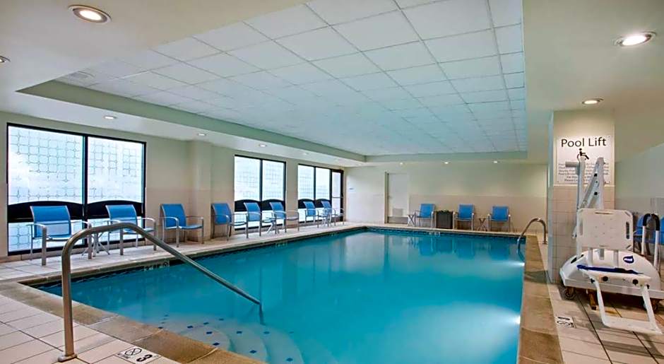 Holiday Inn Express & Suites Cincinnati Riverfront By IHG