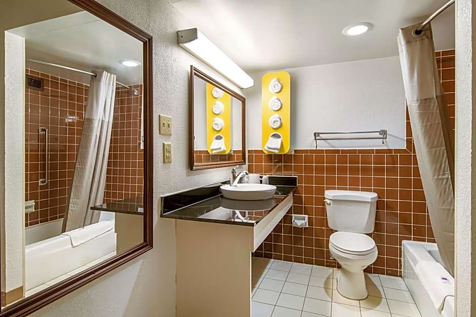 Motel 6-New Stanton, PA