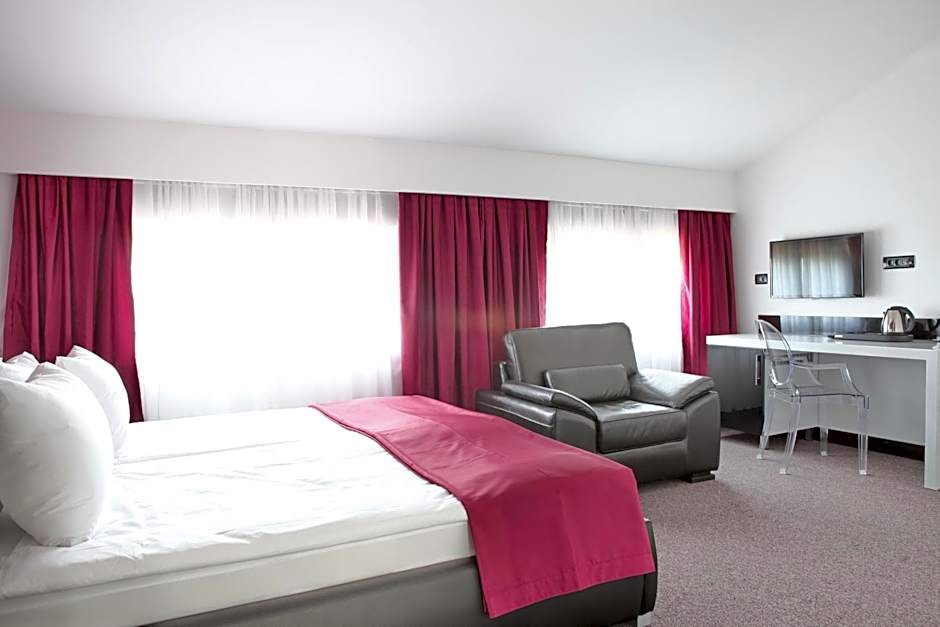 Nova City Garni Hotel Signature Collection