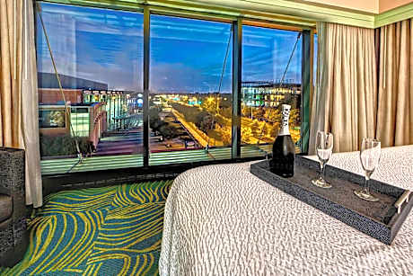 VIP Suite, 1 Bedroom Suite, 1 King, Sofa bed