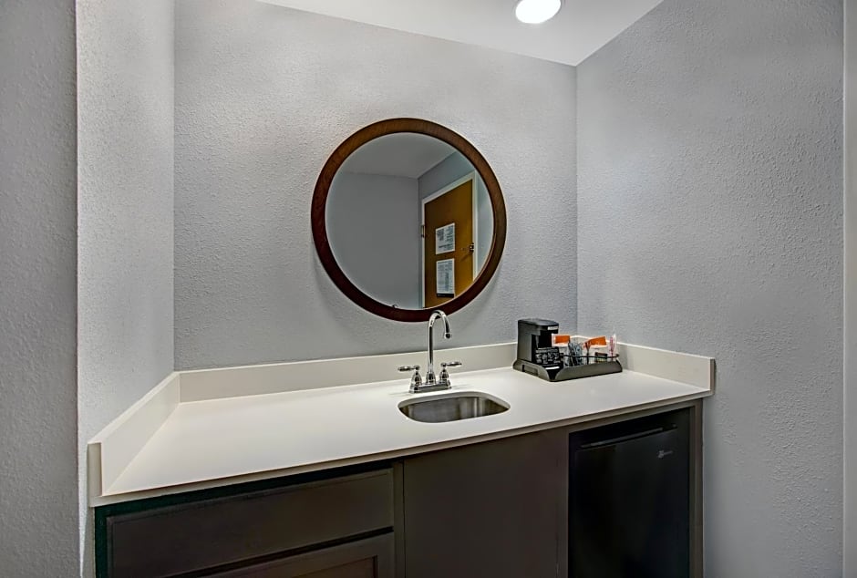 Hampton Inn & Suites Augusta West