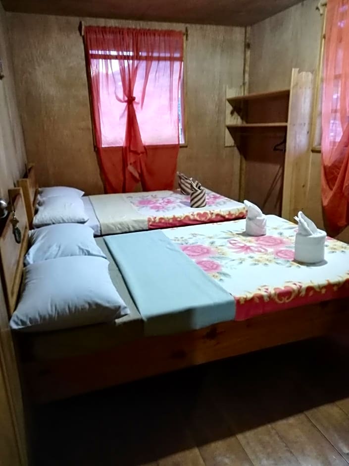 7th Heaven Lodge and Cafe