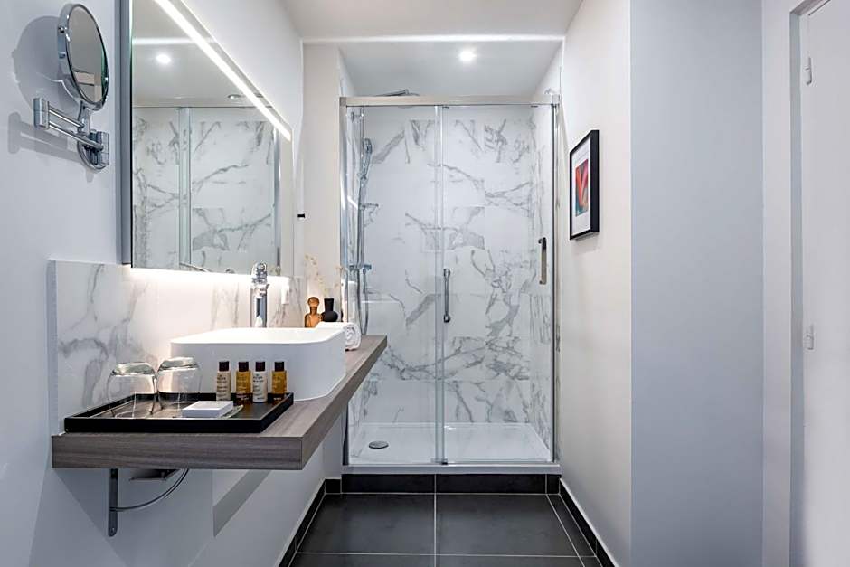 Hotel Camille Paris, Tapestry Collection by Hilton