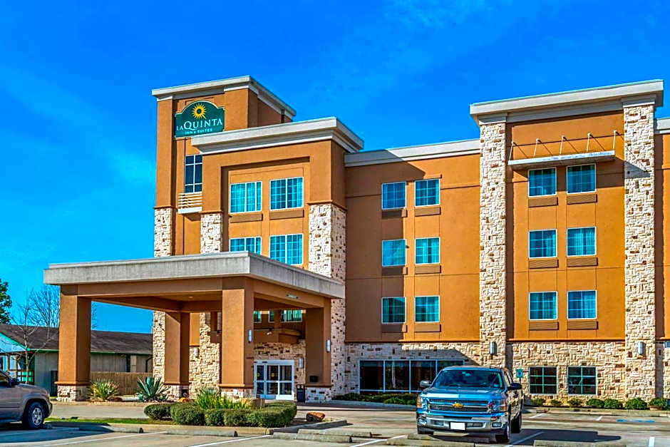 Photo 1 of 32 of La Quinta Inn & Suites by Wyndham Houston Humble Atascocita