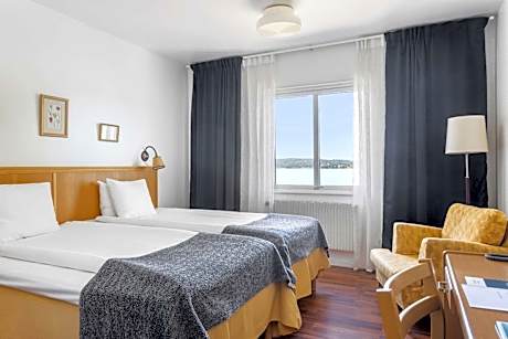 Twin Room with Lake View