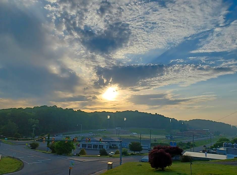 Knob Hill Motor Lodge