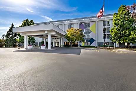 Spark by Hilton Green Bay