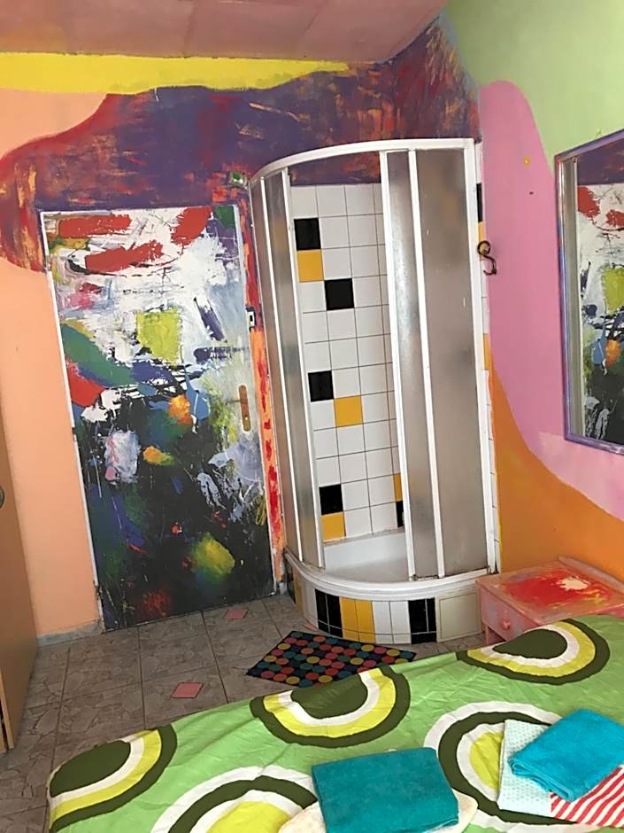 Hotel sebarozvoja s možnosťou získania poznania a inšpirujúcich prostriedkov na uplatňovanie vedomia, premenu seba a prostredia interiéru