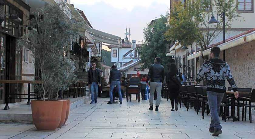 Old Town Deluxe Flats